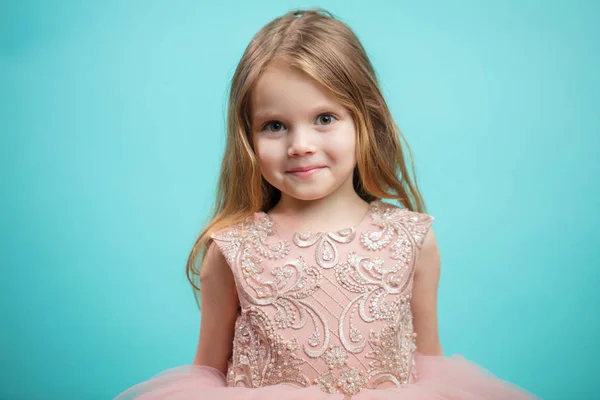 Retrato Niña Sorprendida Feliz Vestido Princesa Con Boca Abierta Agitando —  Fotos de Stock