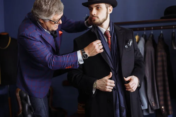 Tailor with client in atelier. Sewing custom made suit — Stock Photo, Image