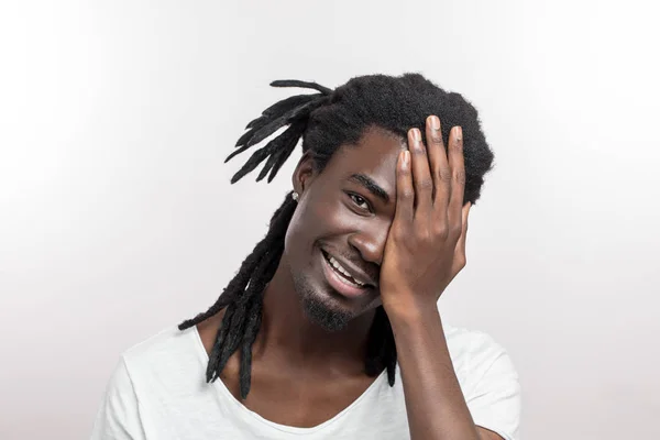 Hombre Afroamericano Piel Oscura Con Rastas Haciendo Gesto Facepalm — Foto de Stock