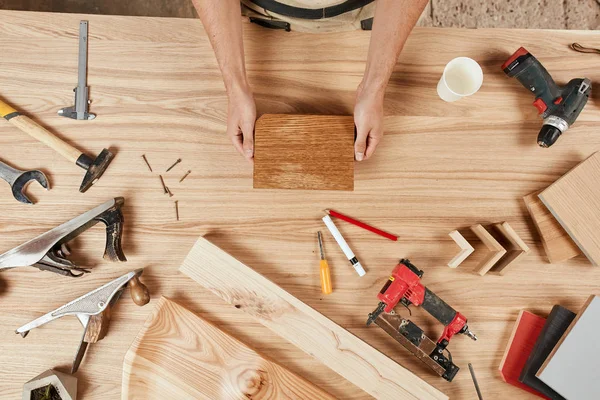 Set timmerlieden gereedschap op houten ondergrond — Stockfoto