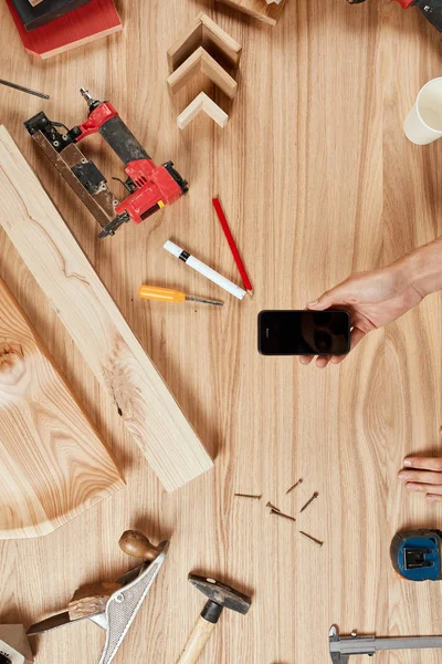 Set timmerman s tools op houten achtergrond — Stockfoto