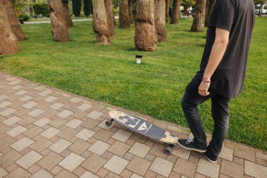 adam ayak Longboard Park at binme