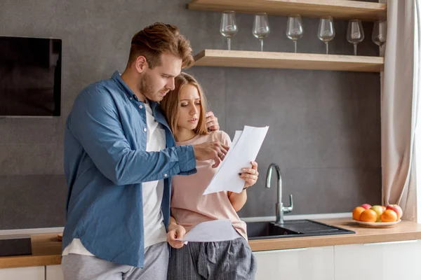 Young man and woman are going to replanning their kitchen — Stock Photo, Image