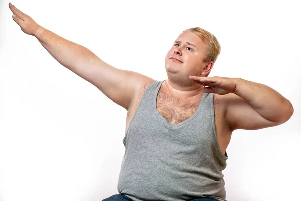 Kövér büszke fiatalember, hogy egy gesztus a kezét elszigetelt fehér háttér — Stock Fotó