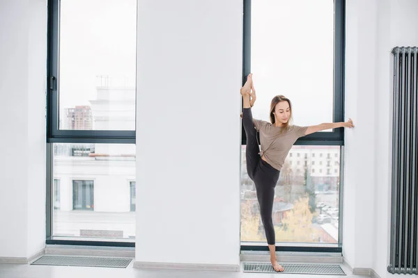 Young Girl Preparing Intensive Workout Performance Full Length Photo — Stock Photo, Image