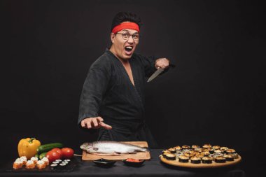 kimono agresif adam suşi yemek