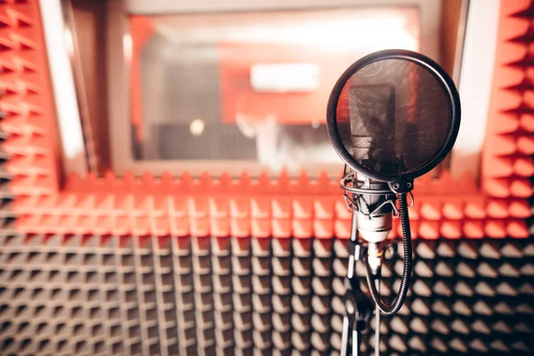 Close up foto de microphone.preparation para gravar uma música — Fotografia de Stock