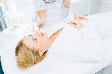 Sigara Cerrahi yüz germe. Smas ultrasonik kaldırma. Facelift.