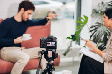 duygusal online sohbet. On-Line hizmet. televizyon transmissione