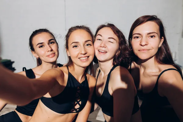 Positive young awesome athletes taking photo of themselves — Stock Photo, Image