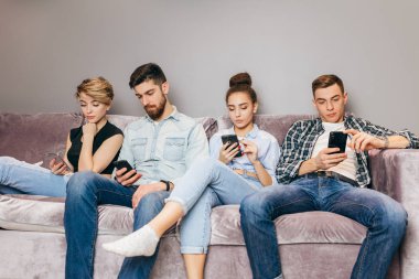 sözde arkadaşlarım. yanlış arkadaş. sanal dünya.