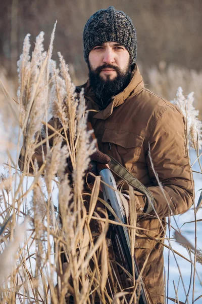 Hombre malo con un arma — Foto de Stock