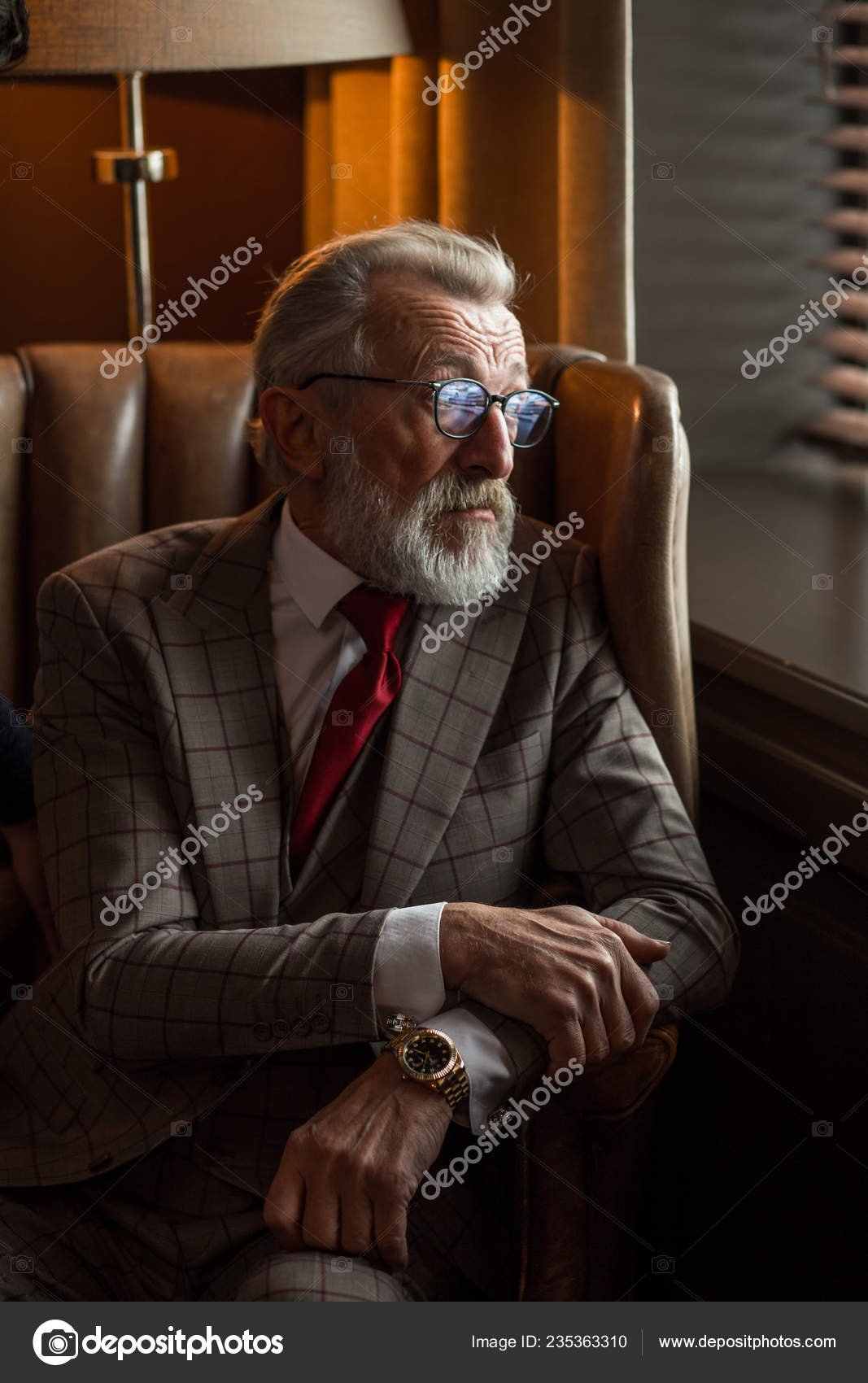 Writing note showing Time To Retire. Business concept for Take the  pensioner status stop working in elderly old enough Businessman in blue  suite stand Stock Photo - Alamy