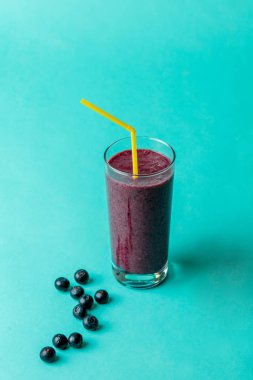 zinde tutmak için karışık Detoks içecek