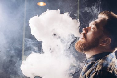 Genç zencefil hamileliğe duman gelen adamdır