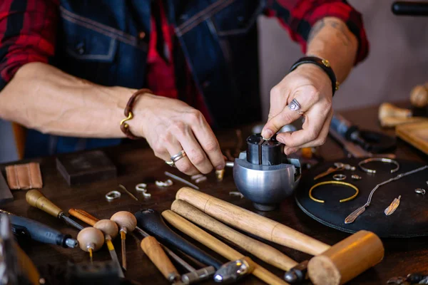 Close up cropped photo. male creating a design — Stock Photo, Image