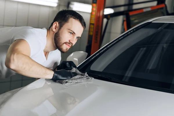 Polishing tips, skills. car buffing tips and techniques — Stock Photo, Image