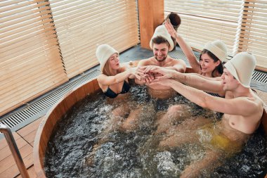 Jakuzi otel Spa zevk beyaz çeşitli Arkadaş grubu