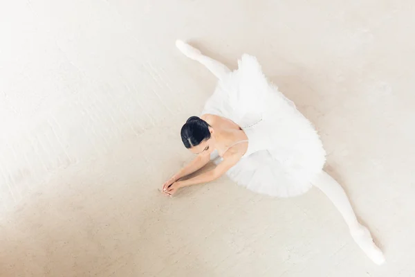 Top view photo. young ambitious ballerina doing splits exercise — Stock Photo, Image