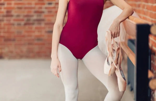 Female in red swimsuit is standing nearvthe barre — Stock Photo, Image