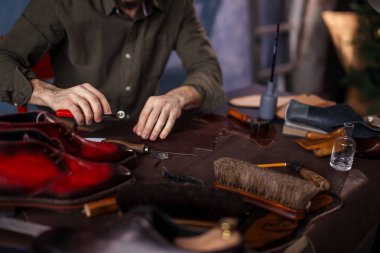 Ayakkabı taslağını kesme nab