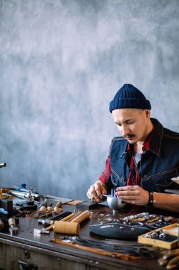 portre kadar delikanlı customes için Kuyumculuk bıyıklı kapatın