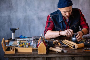 evde çalışan hoş goldsmith