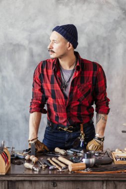 dalgın kuyumcu iş yerinde molası