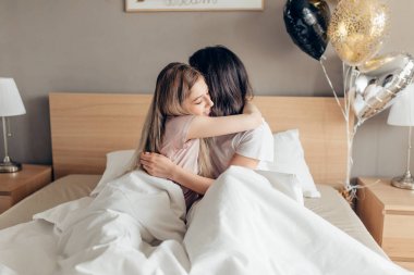 tür kız kardeşi ablası iyi geceler öpüşme.