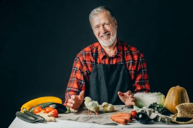 deneyimli başarılı çiftçi ile talk show