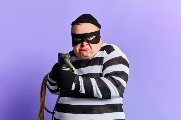 Komik hırsız para çalmak için bir yumruk kullanarak — Stok fotoğraf