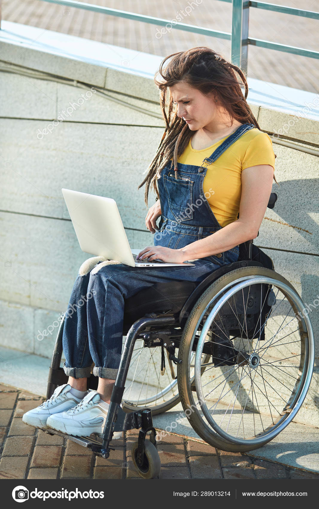 Девушка инвалид. Женщина инвалид. Красивые девушки инвалиды. Девушка инвалид на коляске. Как инвалиду найти девушку.
