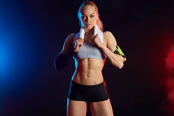 Awesome woman in stylihs sportswear with towel on her shoulder — Stock Photo, Image