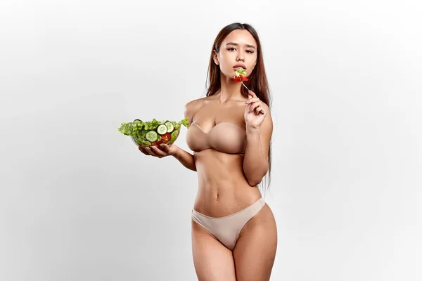 Chica está siguiendo dieta de choque —  Fotos de Stock