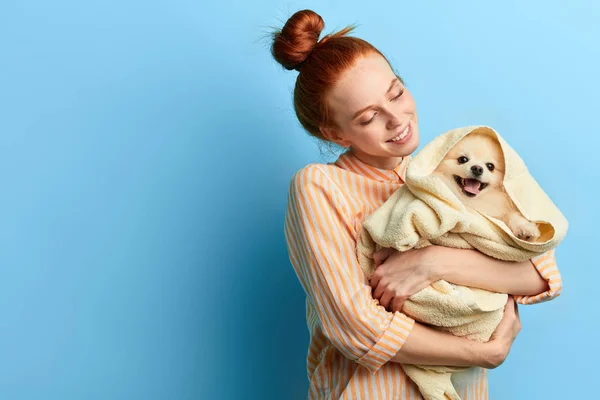 Attractive girl in stylish striped shirt adores her animal — Stock Photo, Image