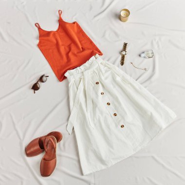 yaz tatili için şık kadın giysileri