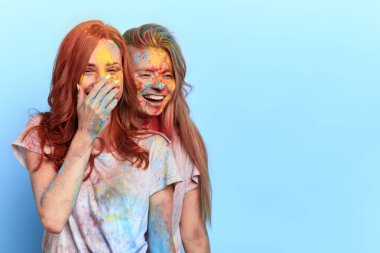 kalplerinizi açın ve Holi keyfini çıkarın.