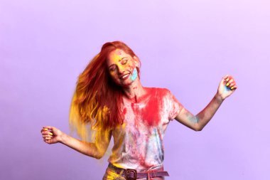 çılgın bir partide yer alan güzel komik kız