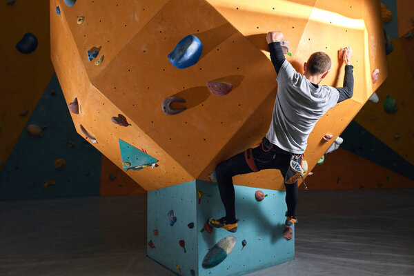 Powerful man without forearm training at bouldering center