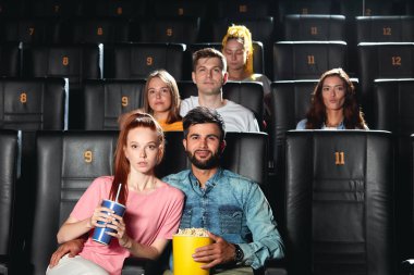 sinema bağımlısı gençler