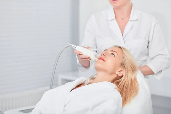Young female patient having beauty medical treatment — Stock Photo, Image