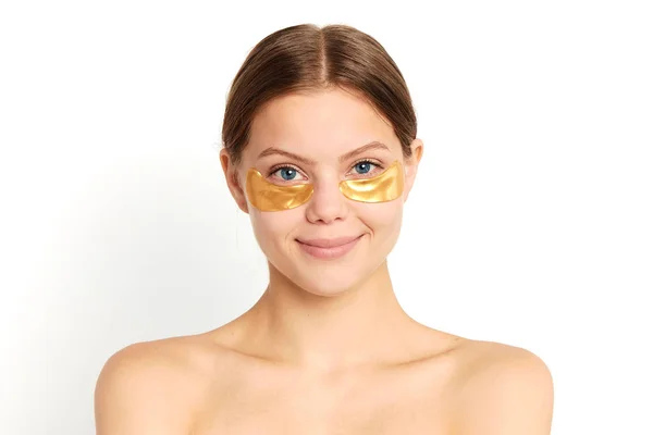 Efektif tool.woman kosmetik baru dengan penutup mata anti-kerut — Stok Foto