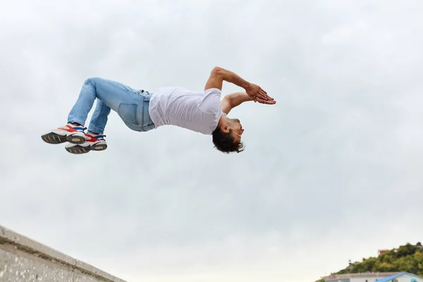 Fearless guy jumping from the wall — Stock Photo, Image