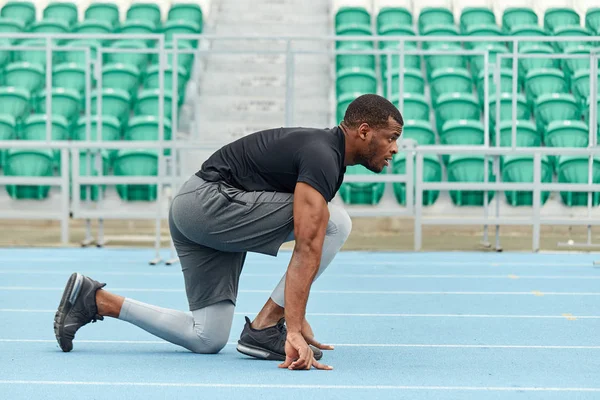 Active african sportsman is ready to take part in the competition — Stock Photo, Image