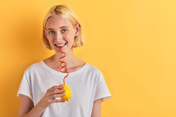 Cheerful girl having fun with lemon — Stock Photo, Image