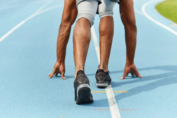 Mens feet and arms on starting line, guy is ready for a sprint start. — Stock Photo, Image