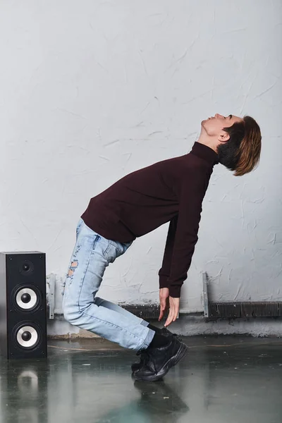 Young flexible man performing a stunt — Stock Photo, Image