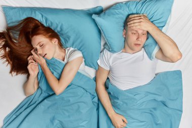 hasta genç adam geceleri baş ağrısı var, sağlık sorunu