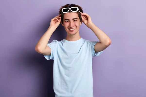 Funny handsome man with sunglasses on his forehead looking at the camera — Stock Photo, Image