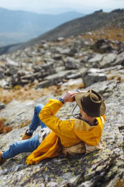 genç avcı kurbanını arıyor
